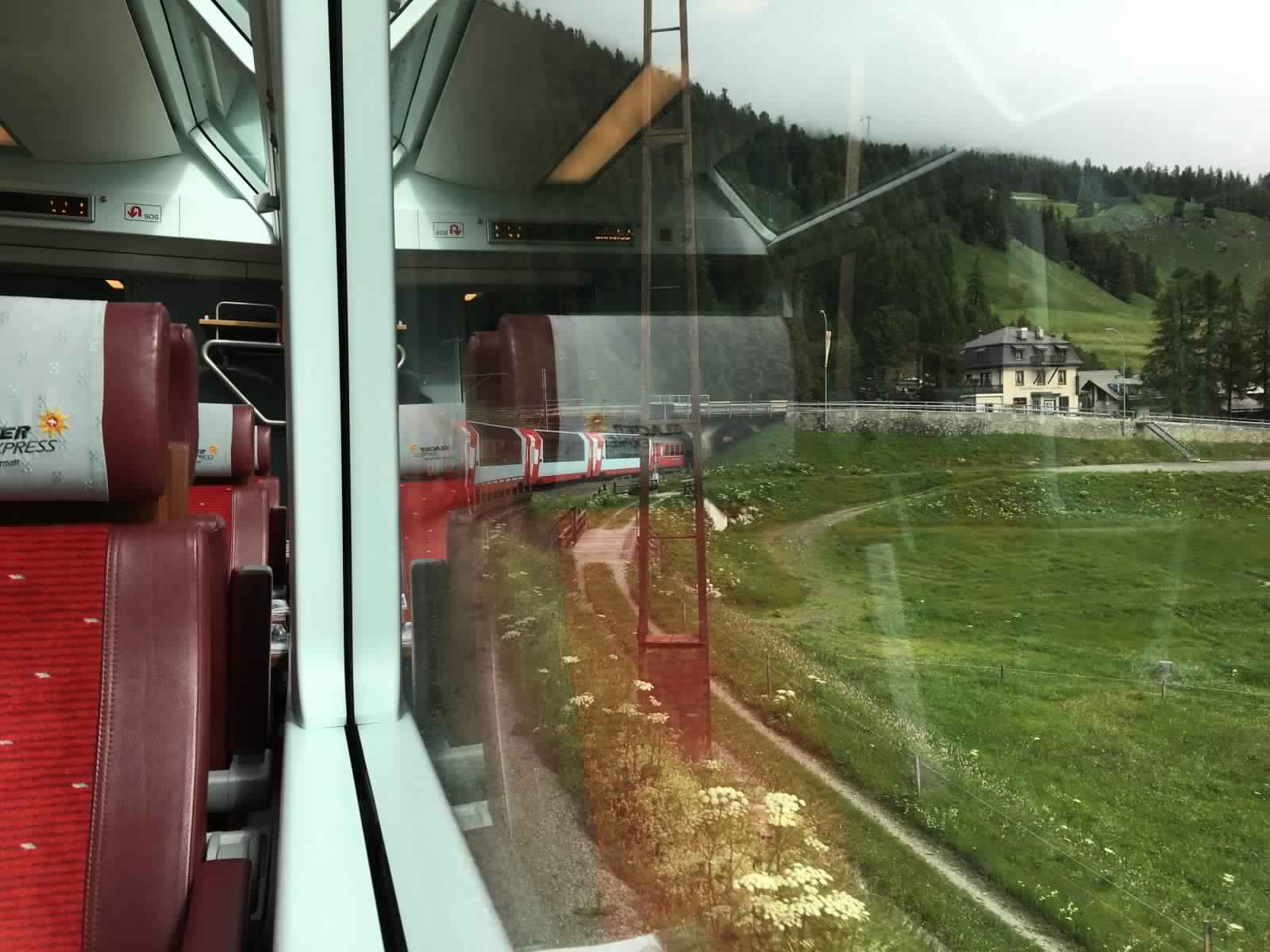 "بالصور" جولة مع قطار جلاسير إكسبريس عبر جبال اﻷلب السويسرية 3