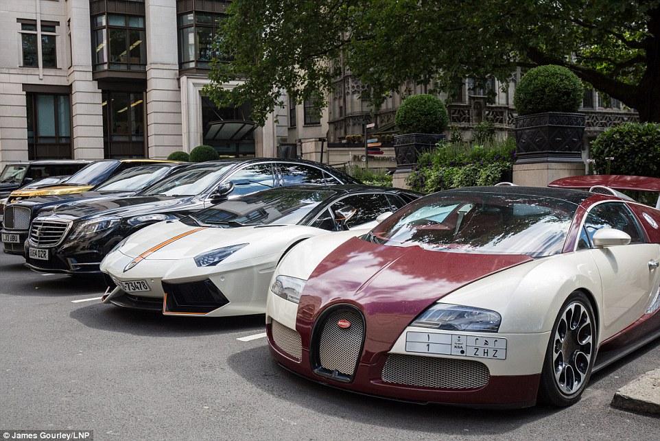 "بالصور" نظرة على سيارات وحياة أثرياء العرب في لندن 1