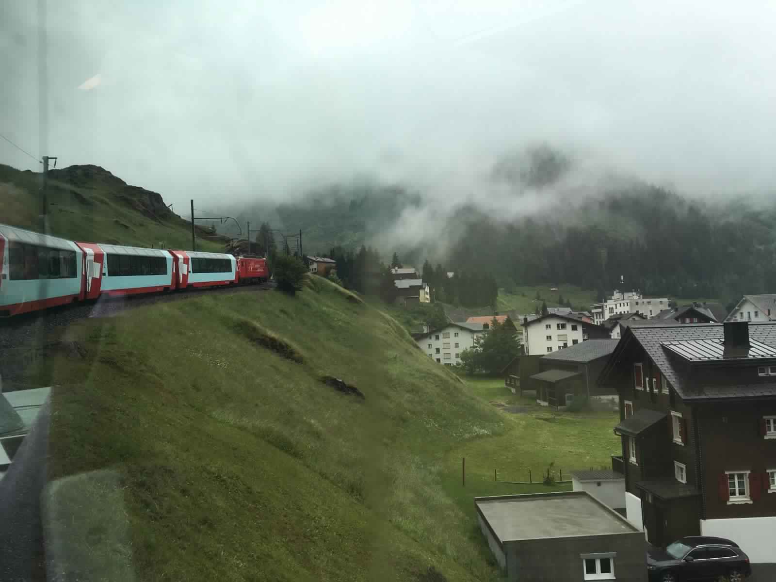 "بالصور" جولة مع قطار جلاسير إكسبريس عبر جبال اﻷلب السويسرية 8