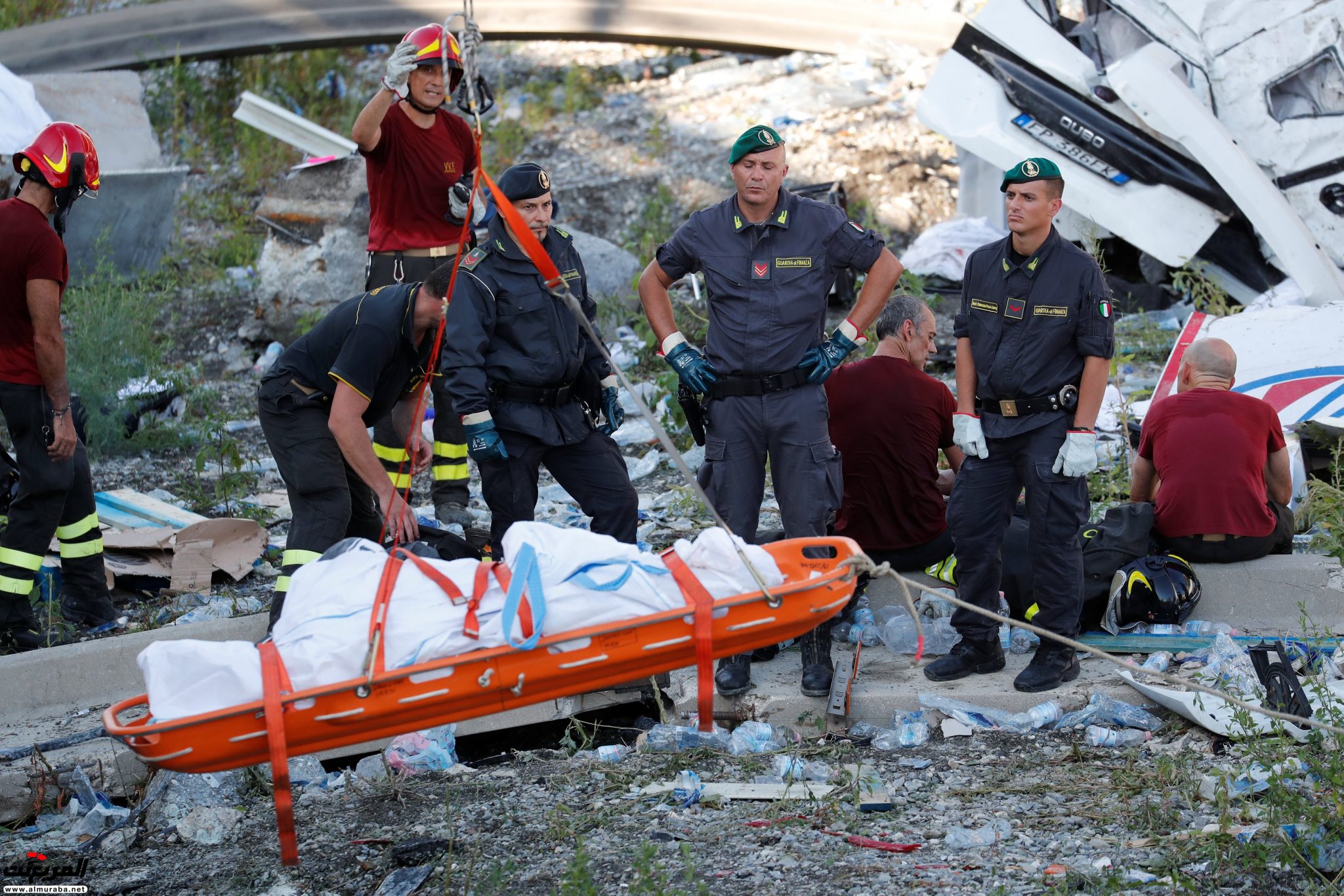 "بالصور" 39 قتيلا حصيلة ضحايا انهيار جسر جنوة الإيطالي 19