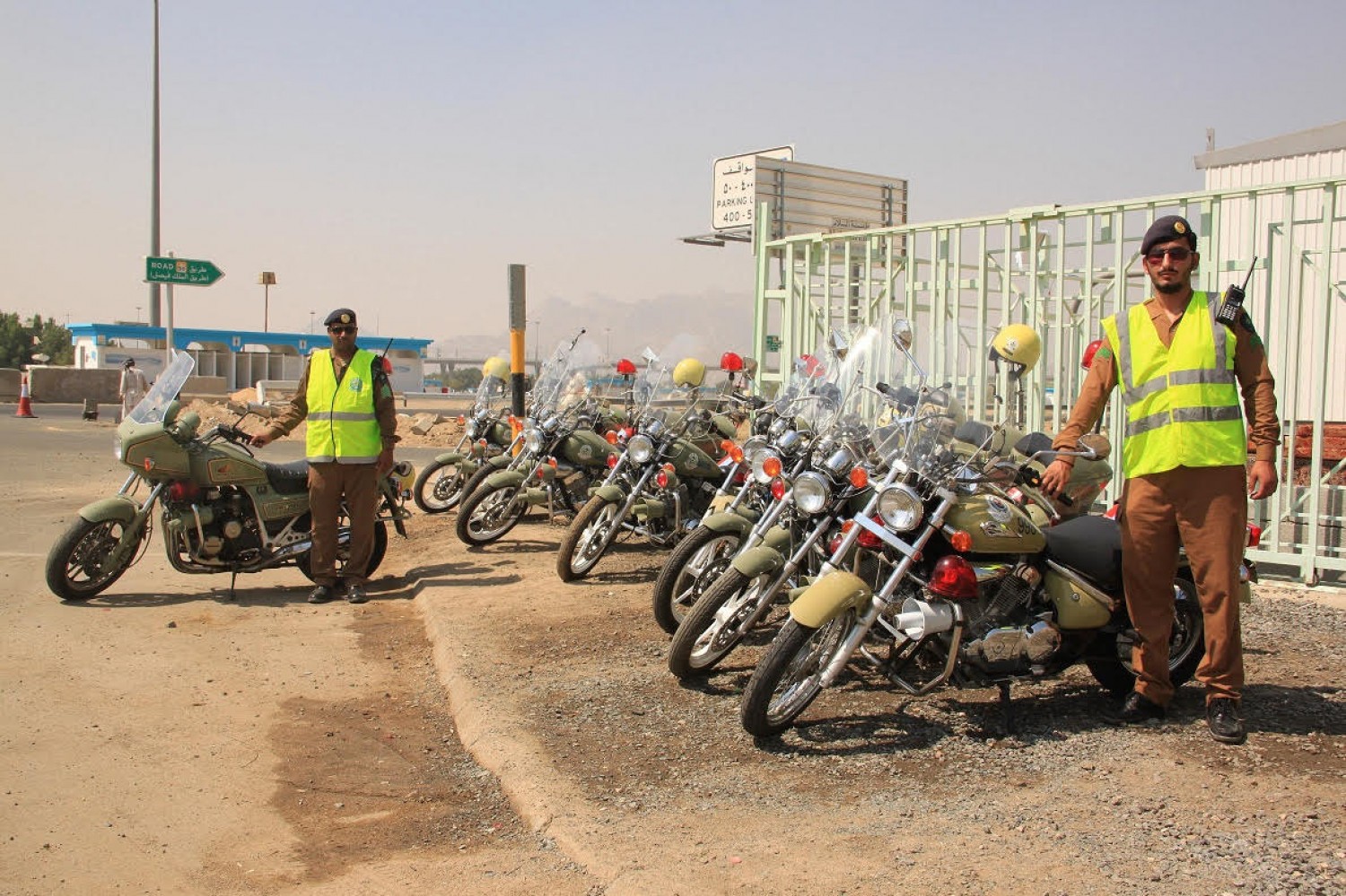 “بالصور” دراجات نارية لخدمة وحماية ضيوف الرحمن بالمخيمات
