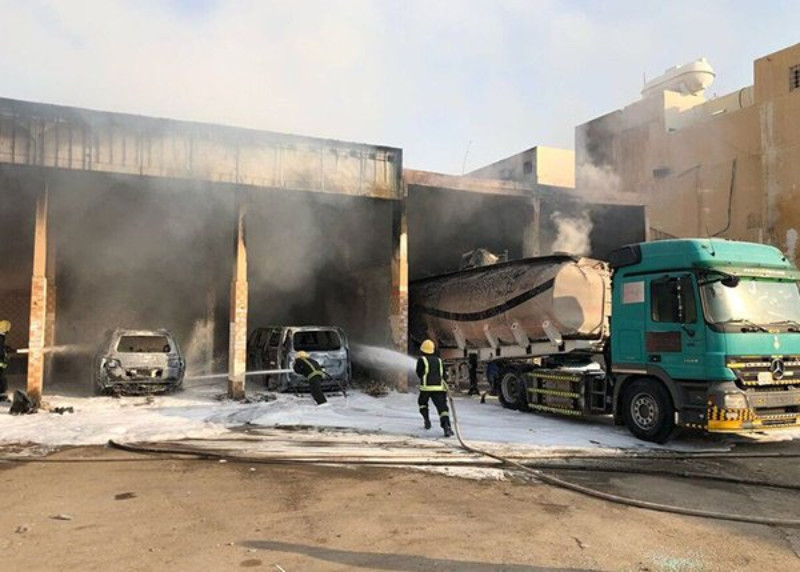 “بالصور” الدفاع المدني يسيطر على حريق بمحطة وقود في الرياض