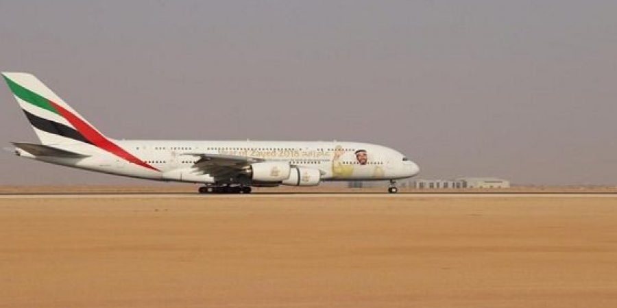 “بالفيديو والصور” لحظة هبوط أكبر طائرة في العالم بمطار الملك خالد الدولي