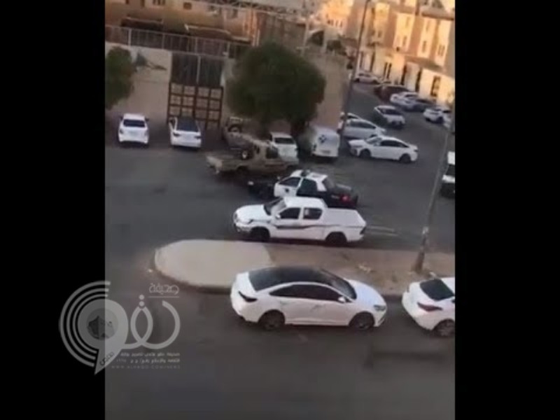 "بالفيديو" قائد سيارة يسير عكس الطريق بالرياض ويفاجئ بدورية شرطة 1
