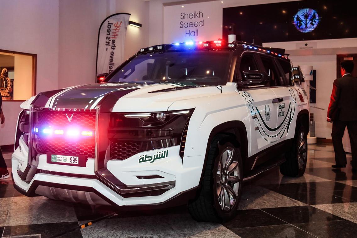 الكشف عن سيارة شرطة دبي "الوحش" الأكثر تطوراً 1