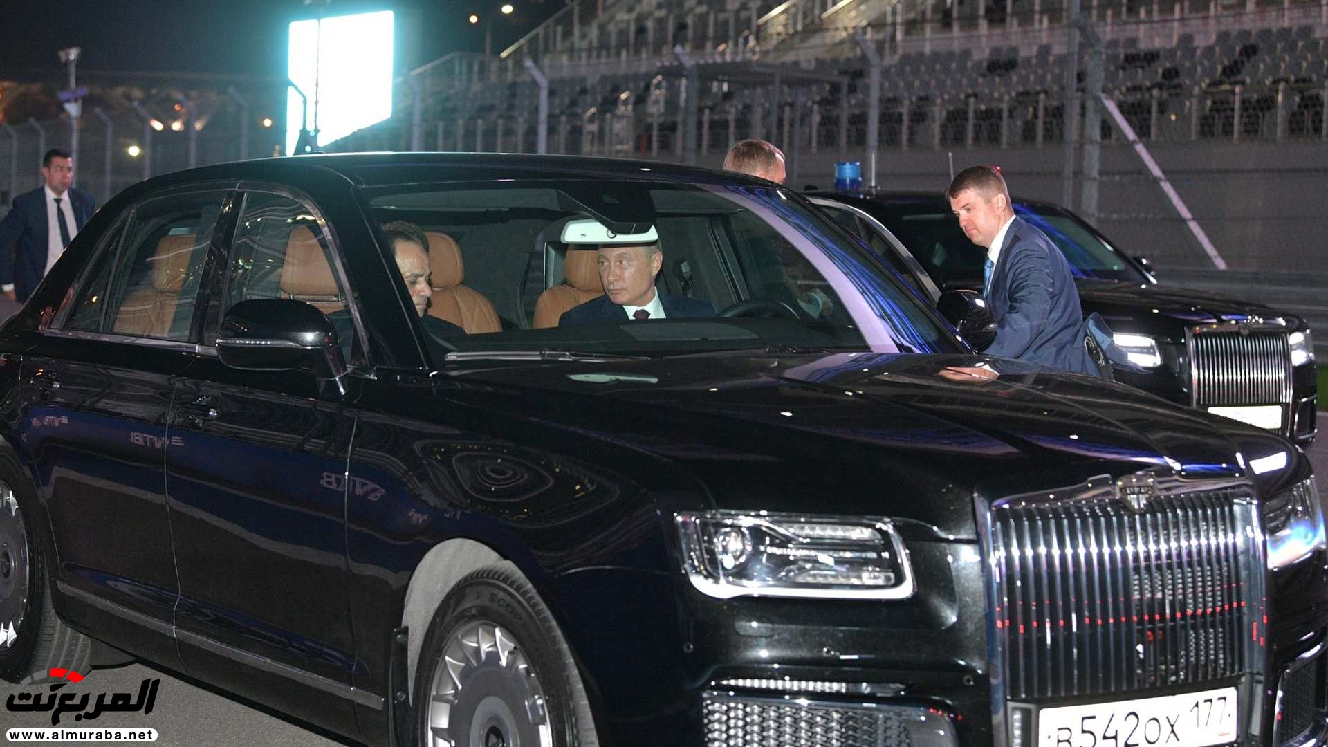 "بالصور" بوتين يصطحب السيسي في جولة داخل ليموزين يقودها بنفسه 23