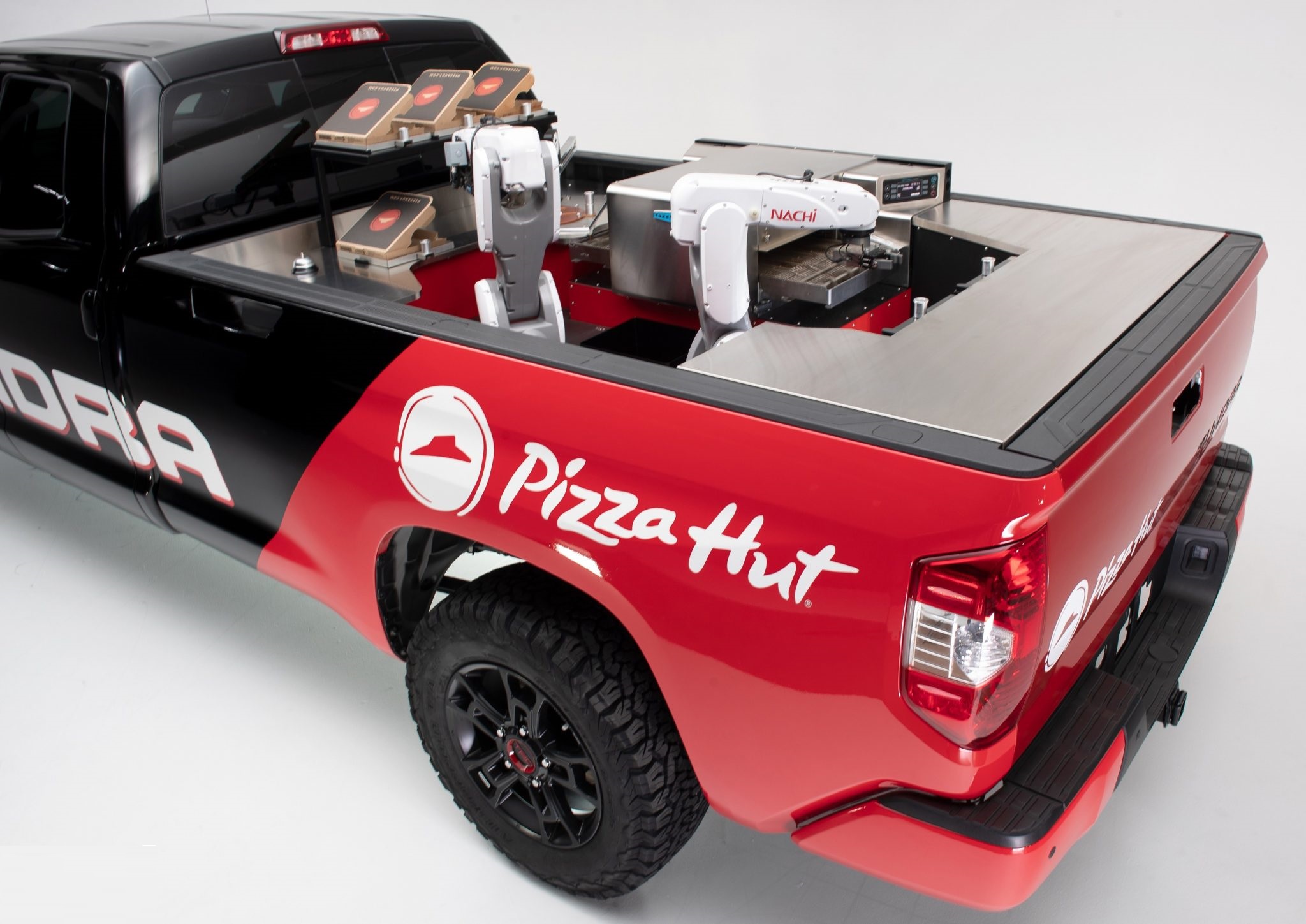 تويوتا تطلق تندرا بيك أب نسخة "بيتزا هت"! 1