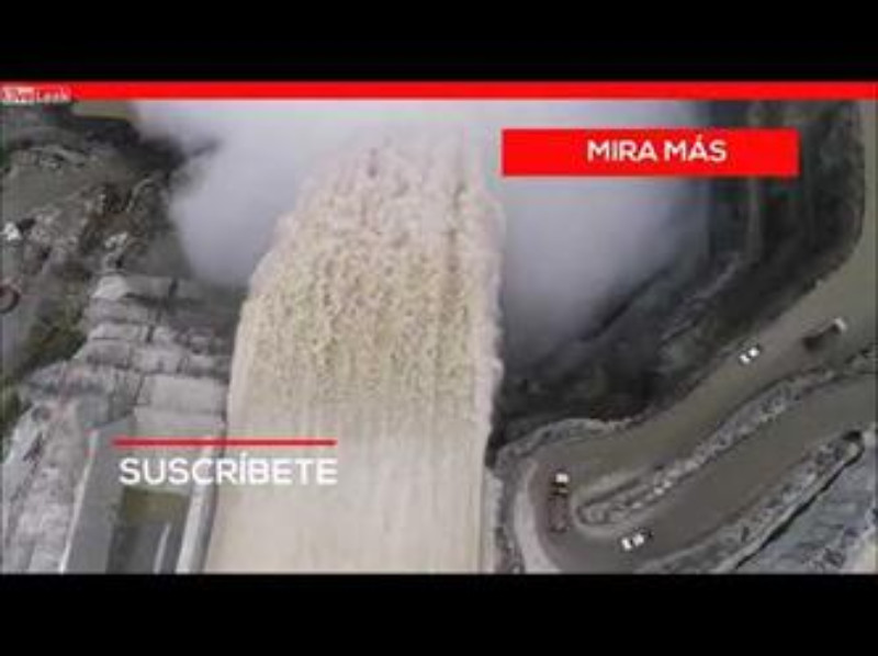 "بالفيديو" شاهد تعلّق حافلة على حافة طريق جبلي خطير 7