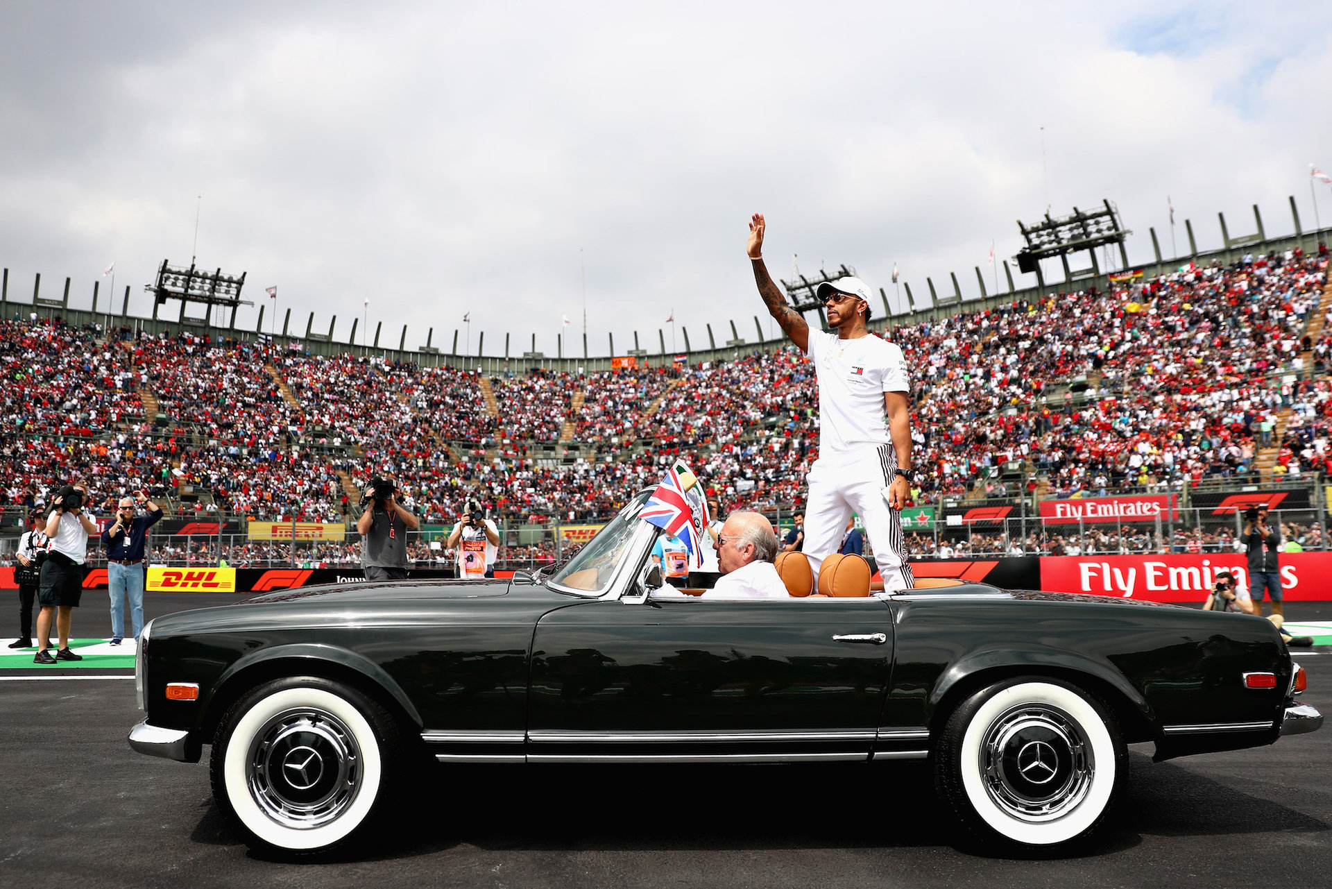 “بالصور” نظرة على أسطول سيارات بطل فورمولا 1 لويس هاميلتون