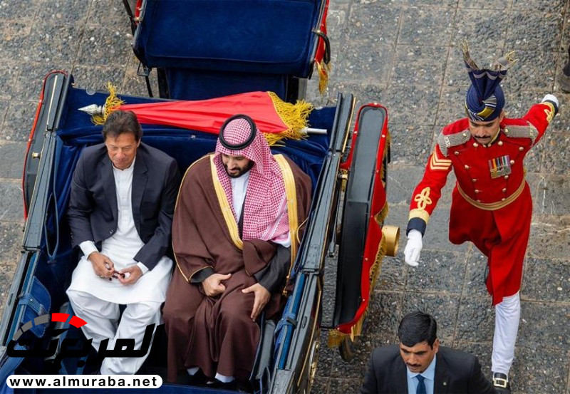 "بالصور والفيديو" رئيس وزراء باكستان يصطحب ولي العهد في عربة تجرها الخيول 6