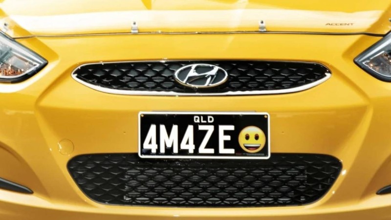 “بالفيديو” استراليا تسمح بإضافة ايموجي في لوحات السيارات