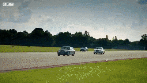 “بالفيديو” شاهد سباق تسارع بدون وضع السائق يده على المقود