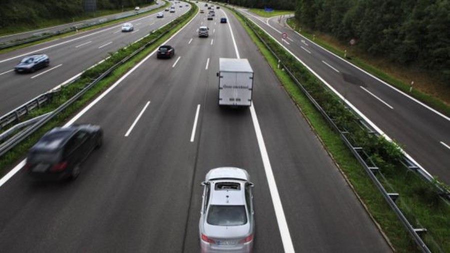 مقترح أوروبي: سرعة السيارات القصوى لن تتخطى السرعة القانونية بالإجبار!
