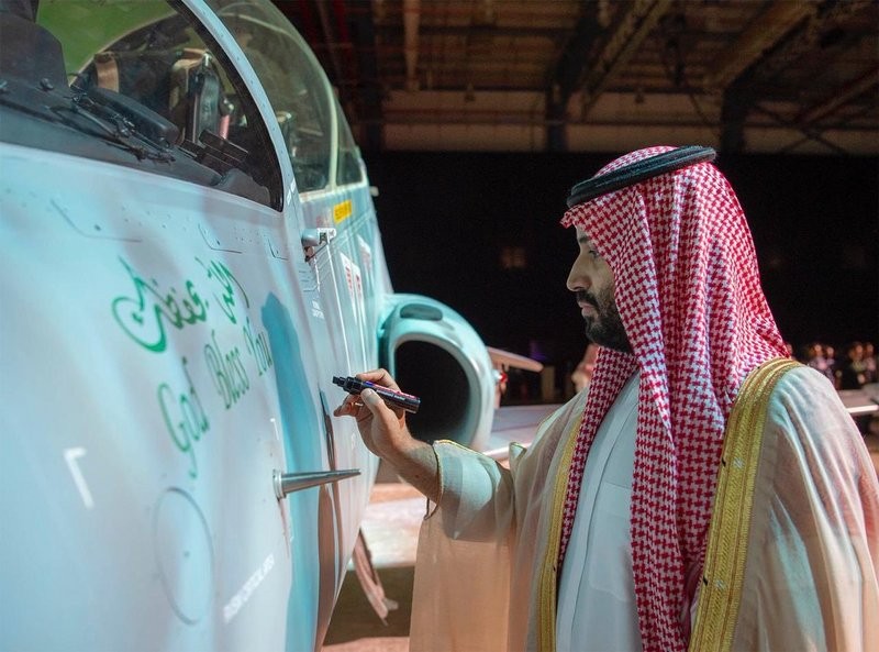 "بالصور" الأمير محمد بن سلمان يدشن أول طائرة تدريب نفاثة مجمّعة محلياً 1