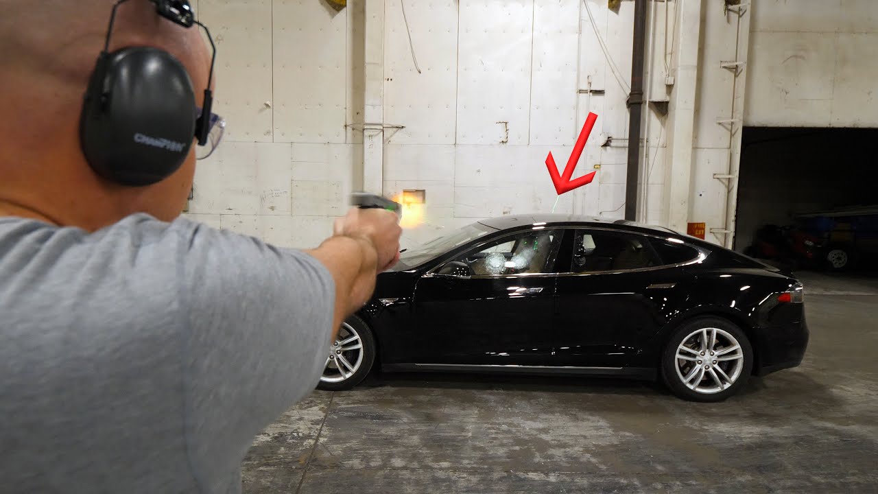 “بالفيديو” هل بإمكان سيارة تيسلا مصفحة تحمل طلقات الرصاص؟