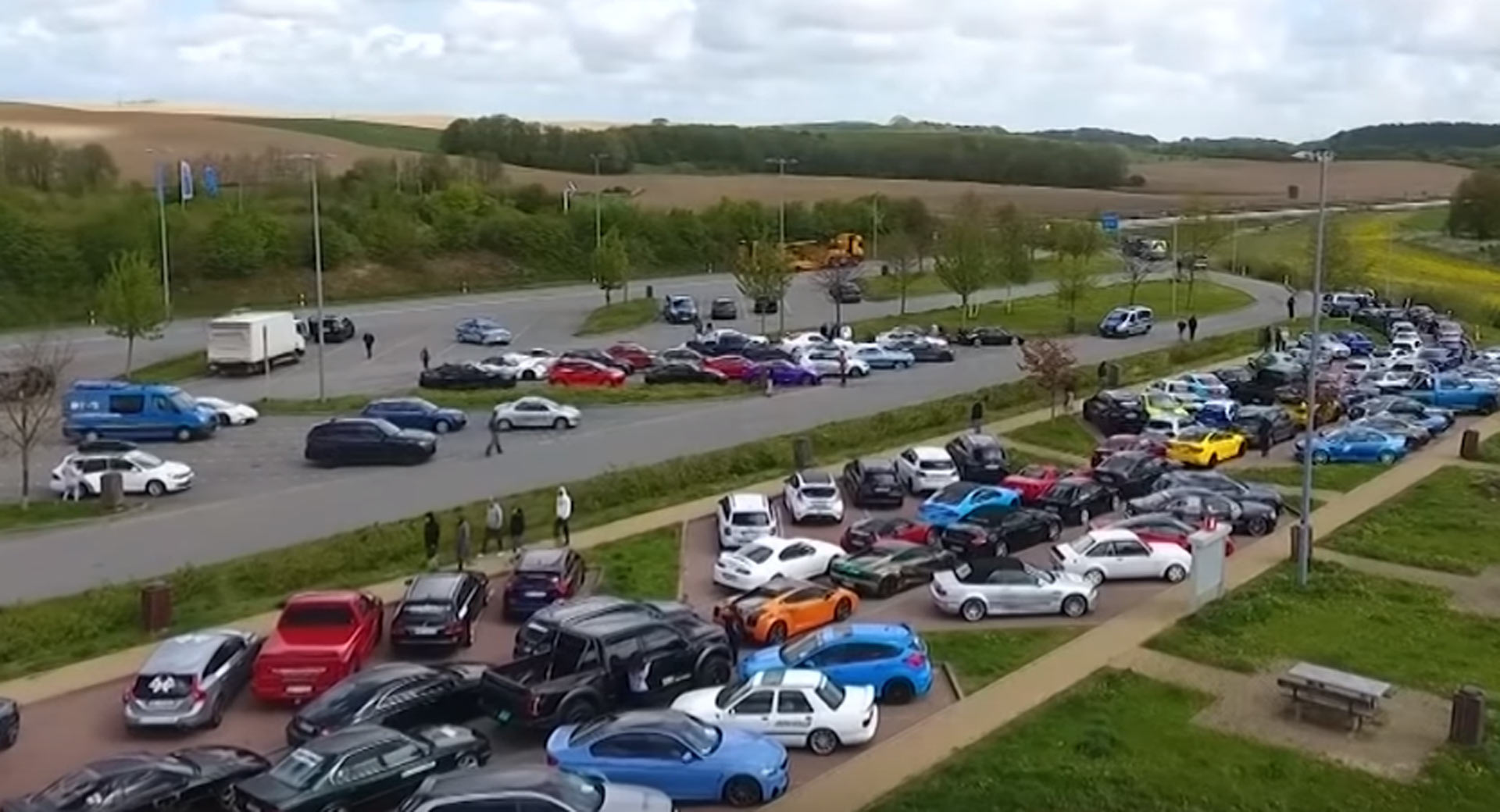 الشرطة الألمانية تصادر 120 سيارة رياضية لمشاركتهم في سباق!