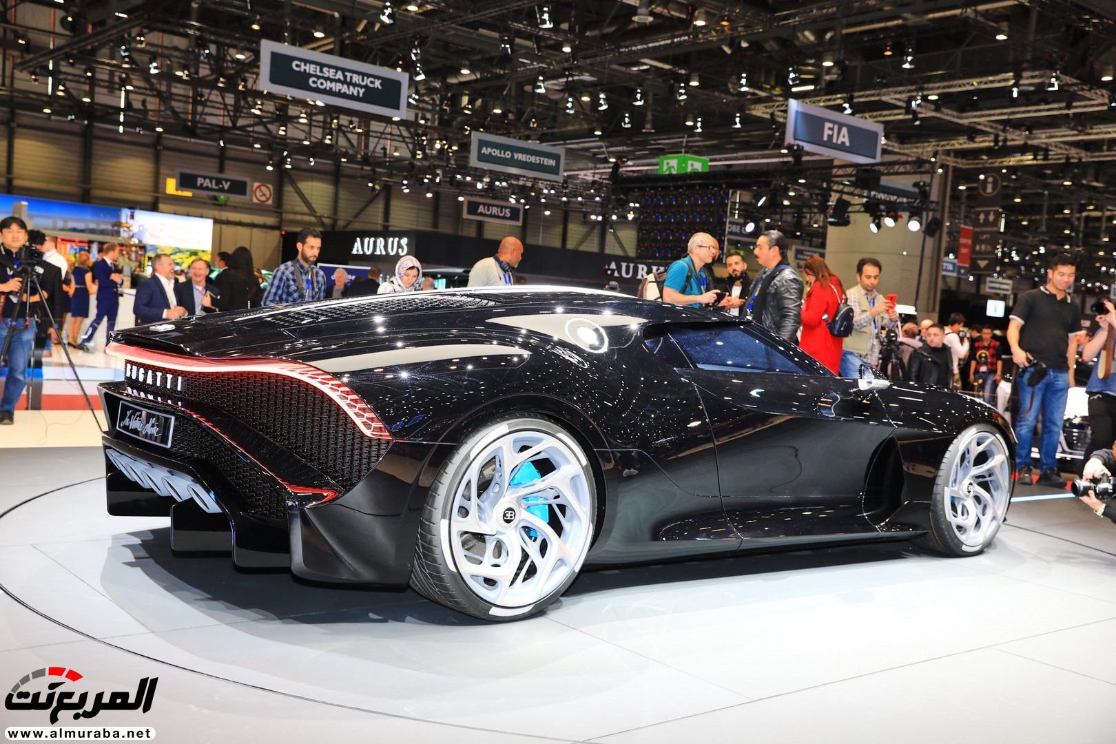 كريستيانو رونالدو قد يكون مالك بوجاتي لافواتيور نوار اغلى سيارة في العالم! 39