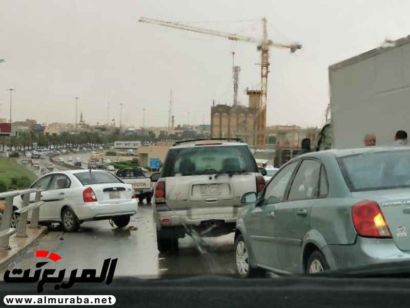 "بالفيديو" نجاة قائد سيارة من السقوط من أعلى كوبري في الرياض‎ 8