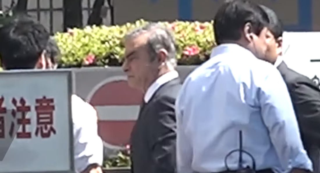 "بالفيديو" ظهور كارلوس غصن أمام محكمة يابانية قبل محاكمته 1