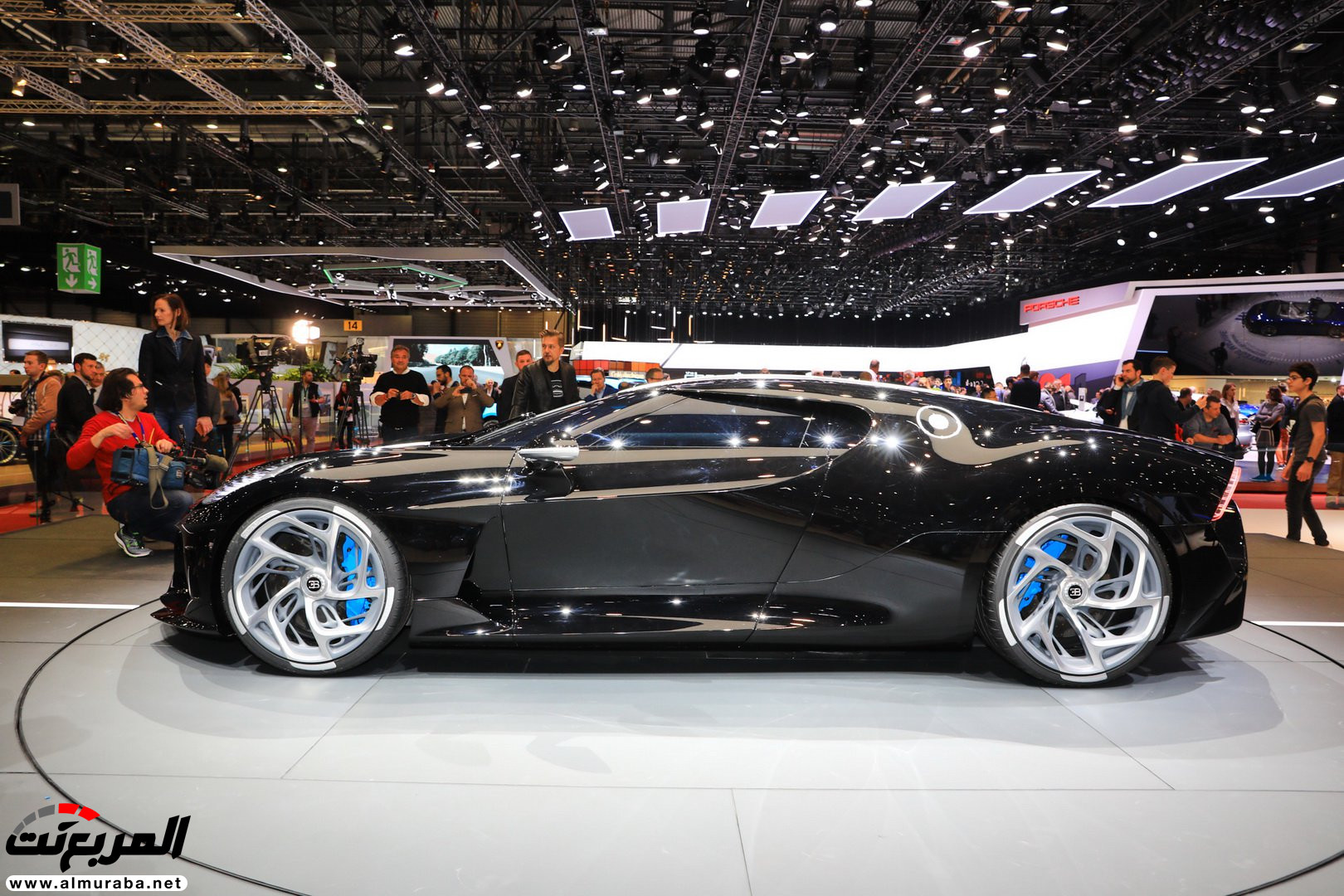 كريستيانو رونالدو قد يكون مالك بوجاتي لافواتيور نوار اغلى سيارة في العالم! 32