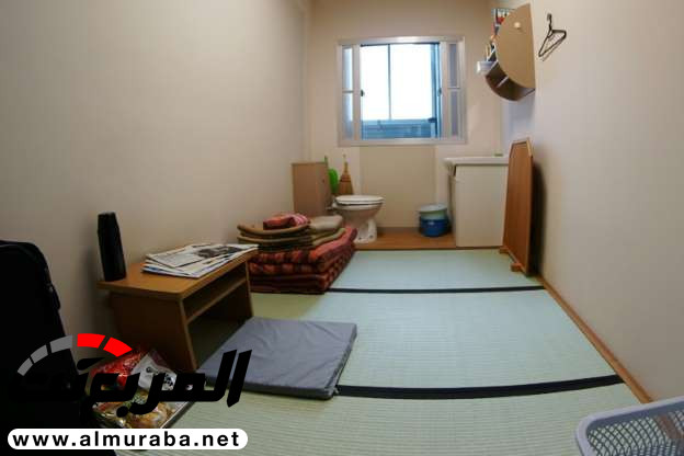 "بالفيديو والصور" شاهد زنزانة كارلوس غصن في سجن طوكيو 13