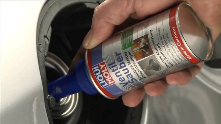 فوائد استخدام سائل تنظيف البخاخات لمحرك السيارة 5