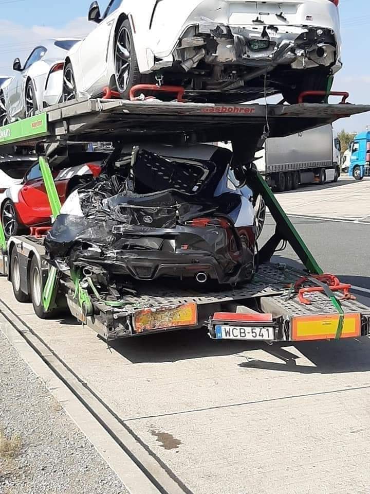 سيارات تويوتا سوبرا 2020 تتورط في حادثة أثناء نقلها إلى الوكالة 10