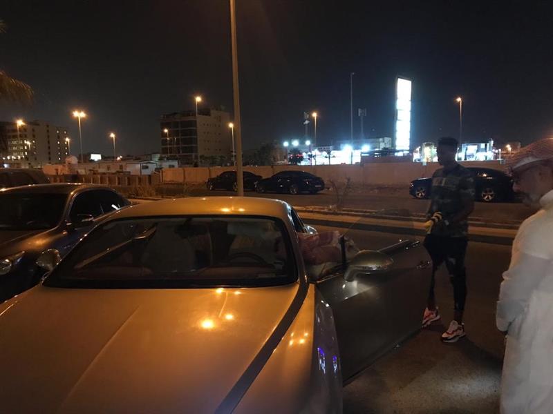 "بالصور" إهداء سيارة بنتلي إلى كمارا بعد انضمامه لنادي الاتحاد 1