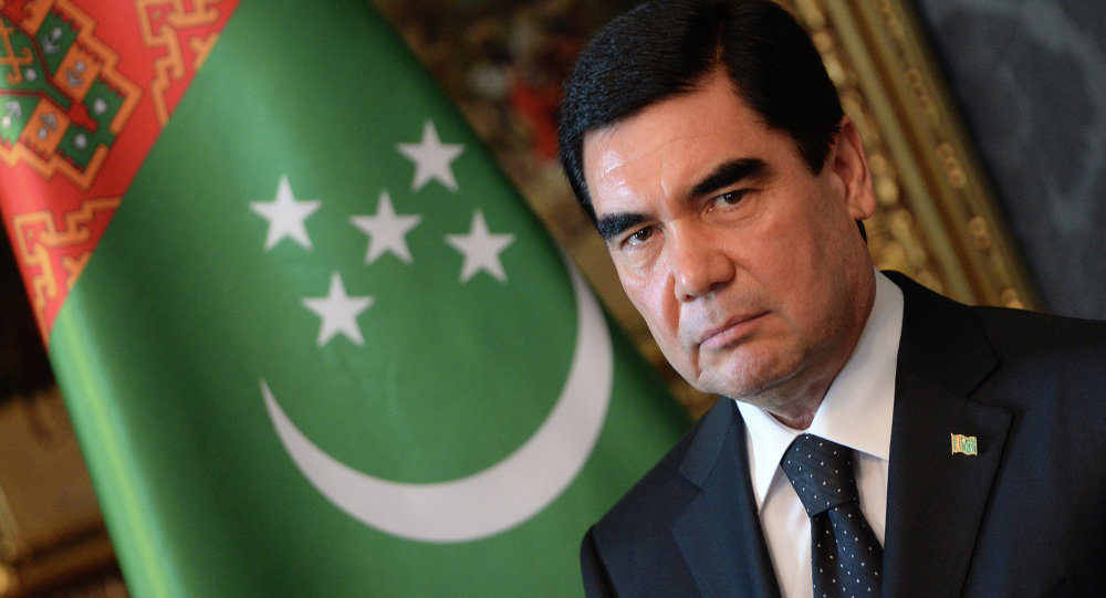 "بالفيديو" رئيس تركمانستان يفحّط حول حفرة مشتعلة لأغرب سبب ممكن 3