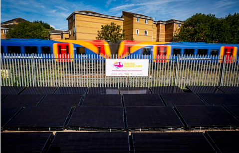 “بالصور” إطلاق أول خط قطار حديدي يعمل بالطاقة الشمسية في العالم