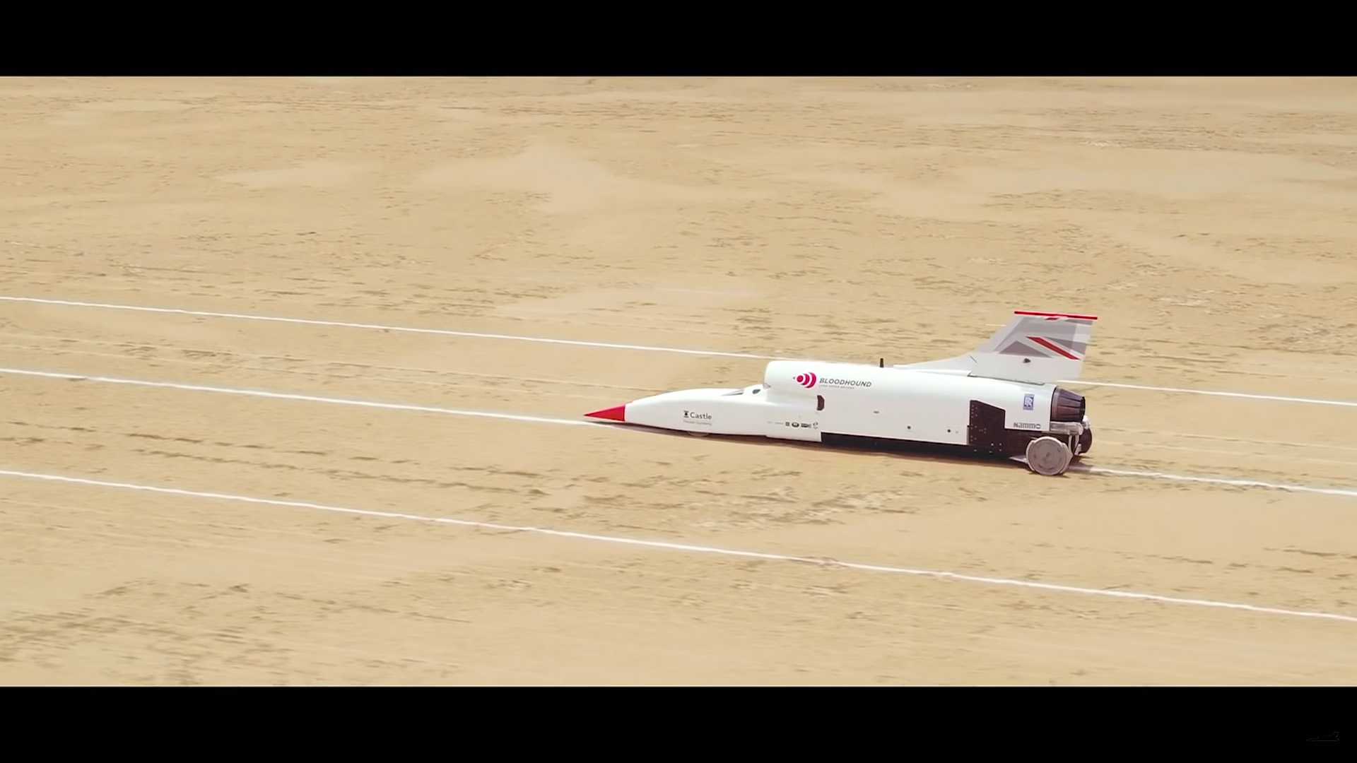 "بالفيديو" السيارة الصاروخية بلودهاوند تتخطى سرعة 800 كم/س 8