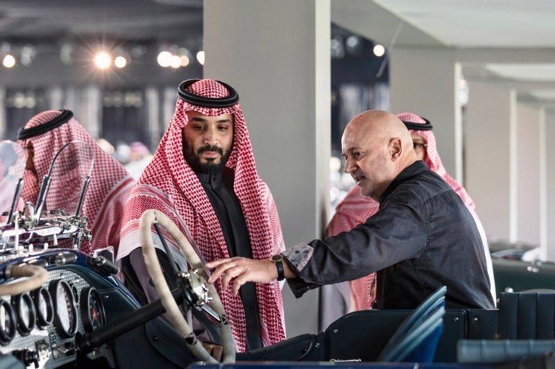 "بالصور والفيديو" ولي العهد يزور معرض الرياض للسيارات في الجنادرية 16