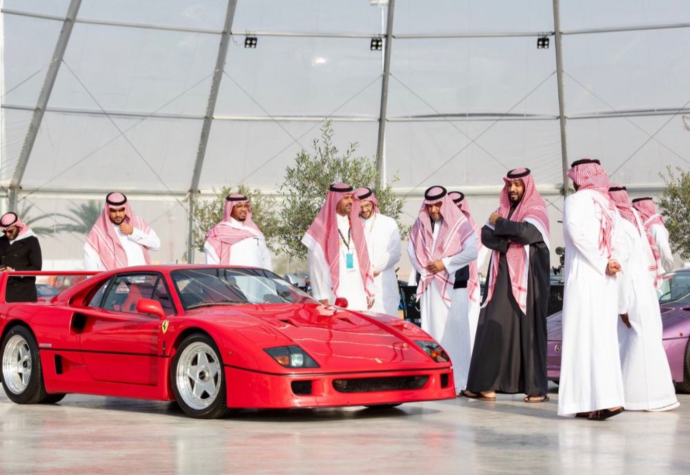 "بالصور والفيديو" ولي العهد يزور معرض الرياض للسيارات في الجنادرية 1