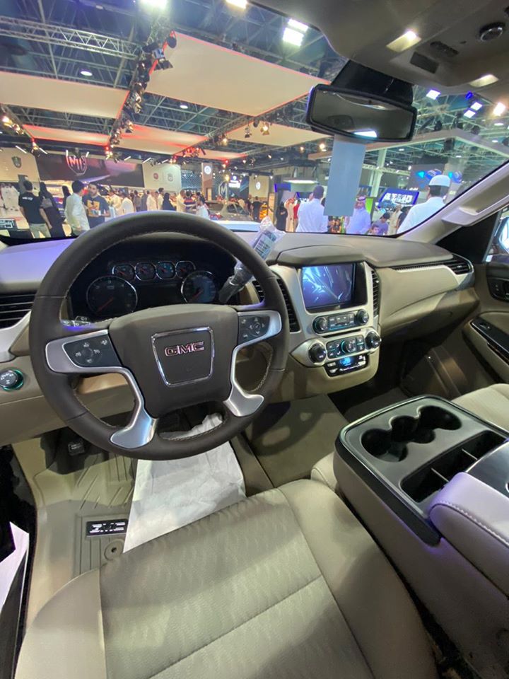 "بالصور" جي ام سي الجميح تستعرض سياراتها الجديدة سييرا واكاديا ويوكن مون لايت 2020 34