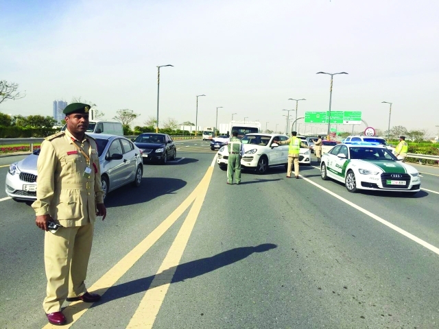غرامة 12 ألف درهم عند قيادة السيارة بطريقة تهدد السلامة في دبي 4