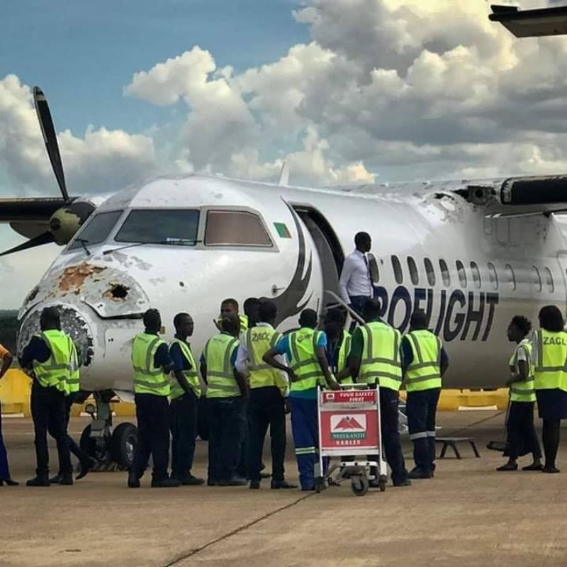 "بالصور" ركاب طائرة ينجون من موت محقق في زامبيا 5