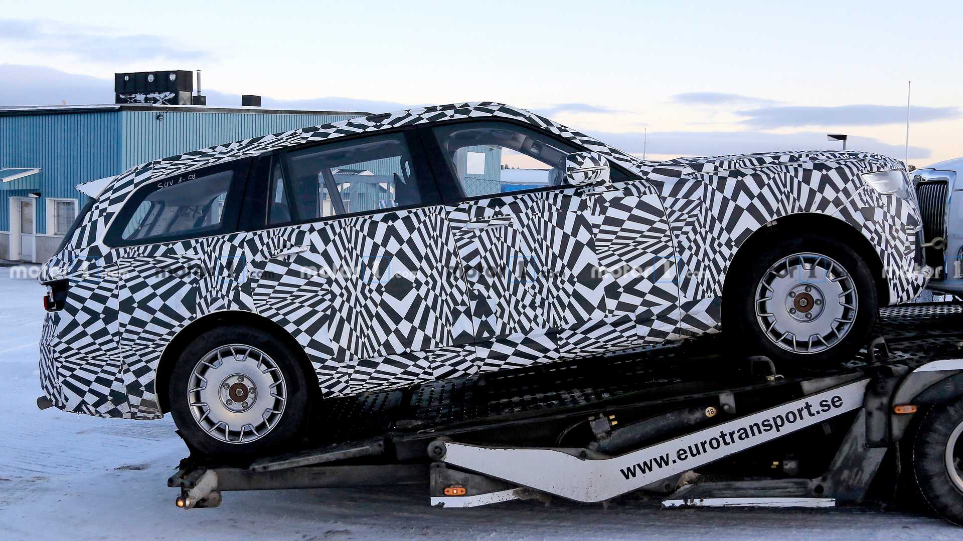 سيارة SUV الروسية الرئاسية تظهر لأول مرة أثناء اختبارها 2