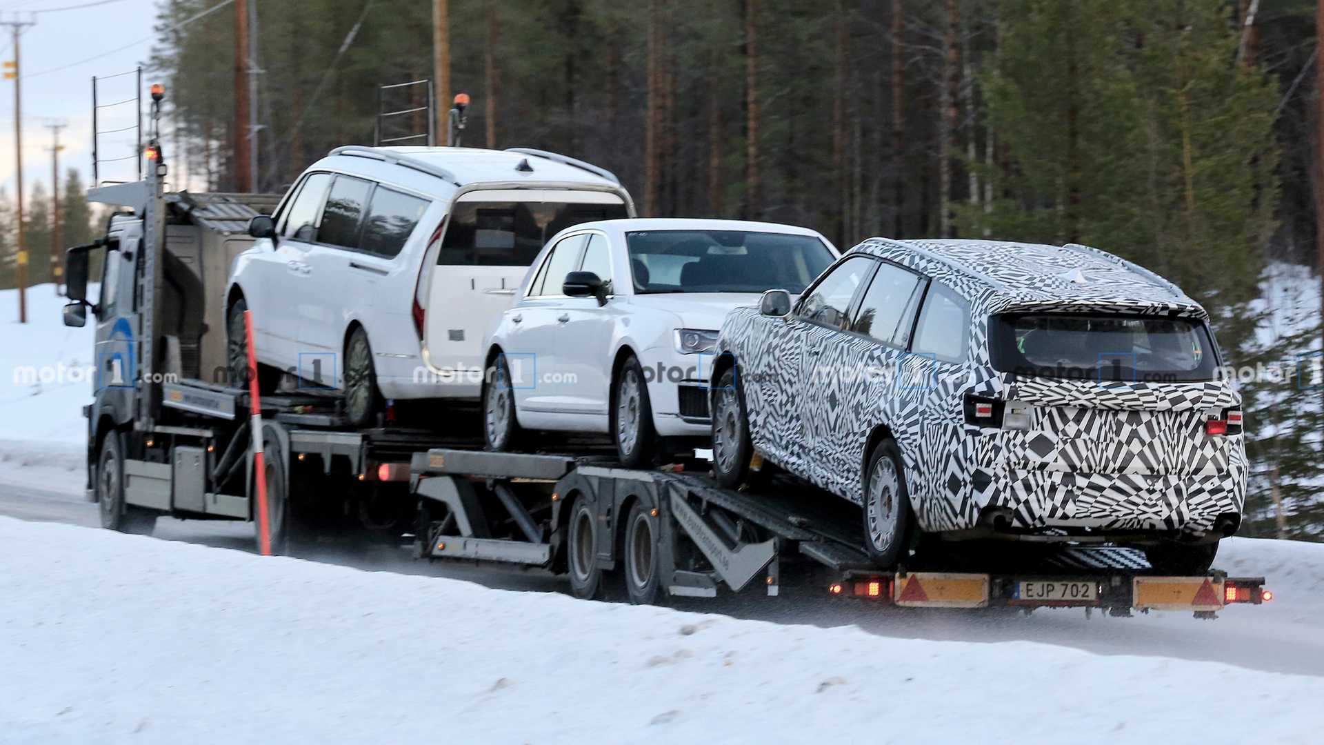 سيارة SUV الروسية الرئاسية تظهر لأول مرة أثناء اختبارها 7