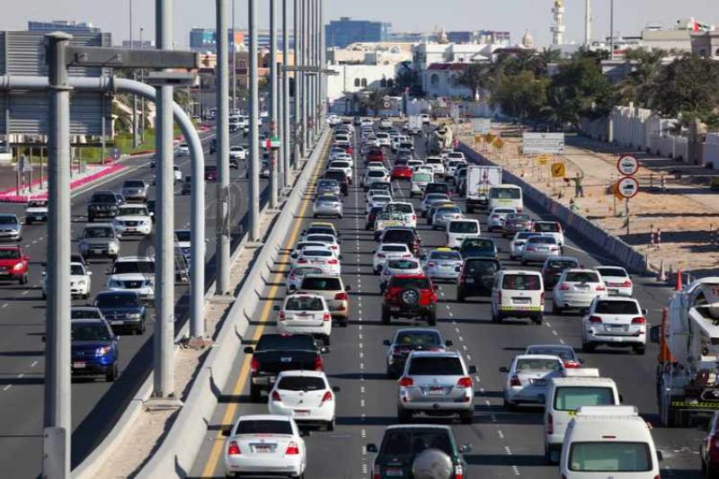 “بالفيديو” تطبيق ضبط السائقين غير الملتزمين بترك مسافة آمنة آليا في أبوظبي