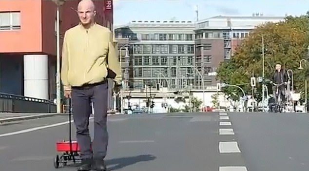 "بالفيديو" فنان ألماني يخدع خرائط جوجل ويغلق شوارع برلين 1