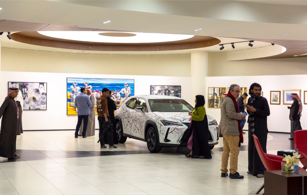"41 صورة" شاهد افتتاح المعرض الفني آرت لكزس في الرياض 103
