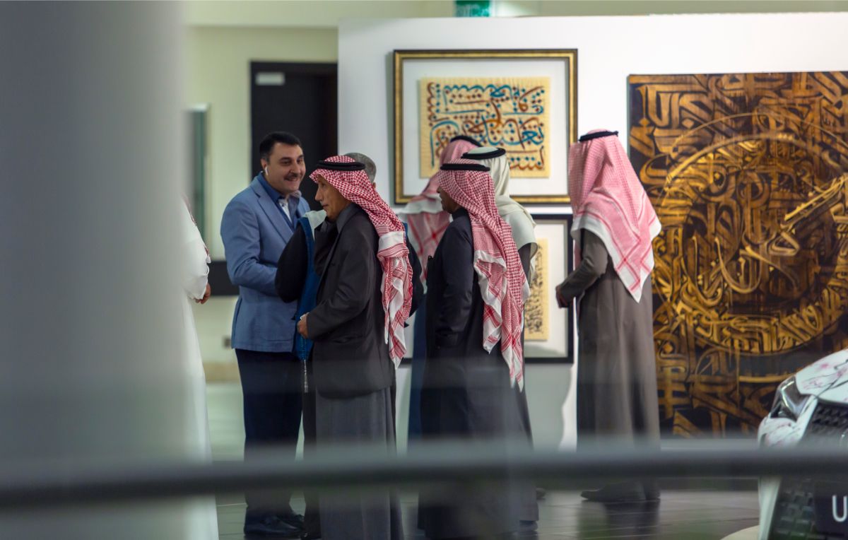 "41 صورة" شاهد افتتاح المعرض الفني آرت لكزس في الرياض 103