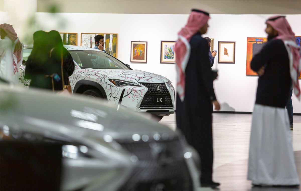 "41 صورة" شاهد افتتاح المعرض الفني آرت لكزس في الرياض 109