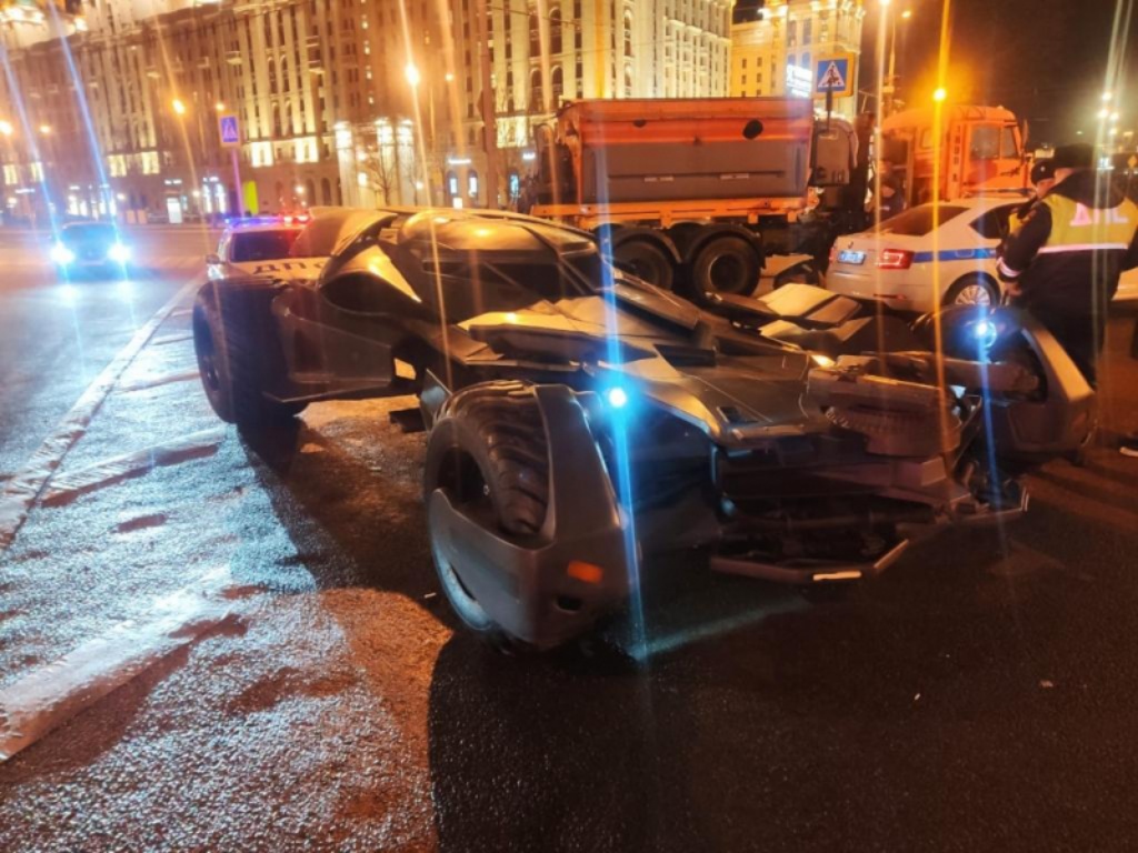 الشرطة الروسية تحجز سيارة باتمان لعدم وجود ترخيص 8