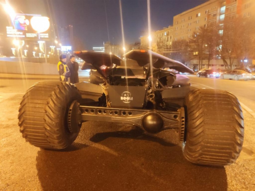 الشرطة الروسية تحجز سيارة باتمان لعدم وجود ترخيص 3