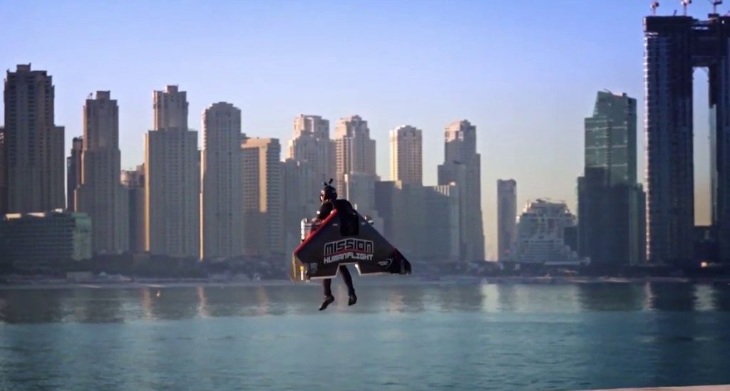 "بالفيديو" أول تجربة طيران بشري ذاتي على سرعة 400 كم/س في سماء دبي 7