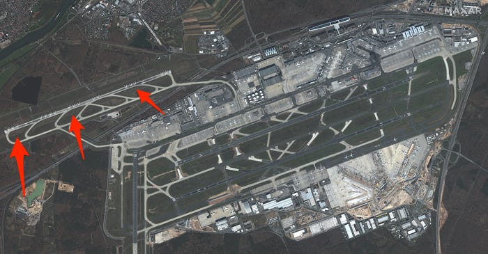 صور للطائرات المركونة في المطارات مع توقف الرحلات الجوية 35