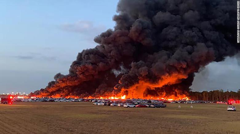 حريق هائل في فلوريدا الأمريكية يدمر 3500 سيارة