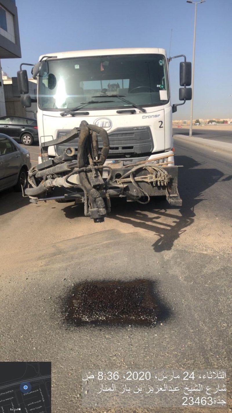 "بالصور" أمانة جدة تواصل أعمال صيانة الطرق خلال الحظر 6