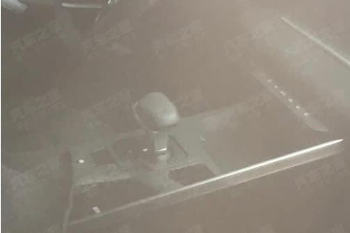 جيلي بريفيس الإنتاجية تظهر أثناء اختبارها بمحرك فولفو 4